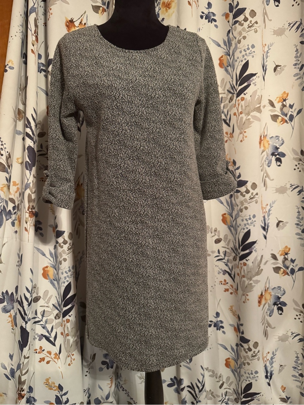 Classic Everly Gray Knit Shift Dress - Women's Size Medium B5